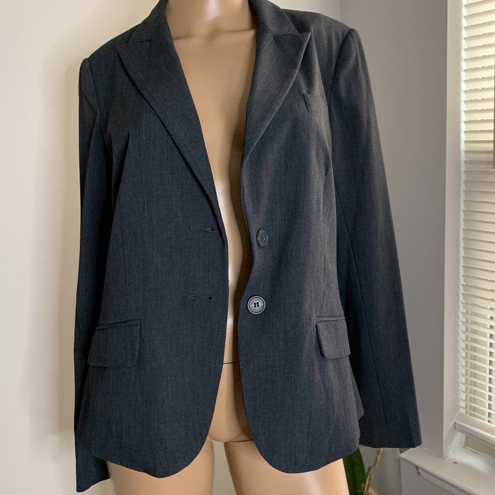 Daisy Fuentes Gray blazer New with tags Size 8